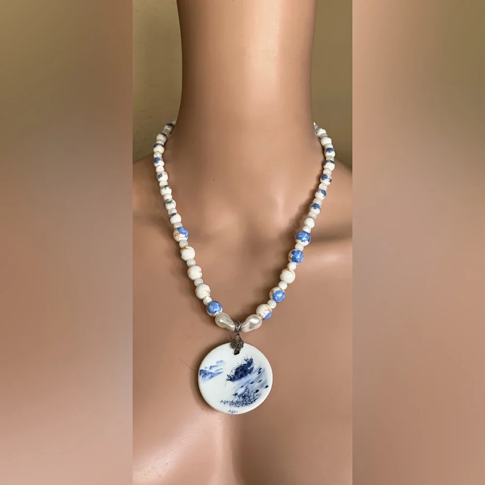 22 inch Porcelain and Pearls bead necklace NWOT - Picture 13 of 14